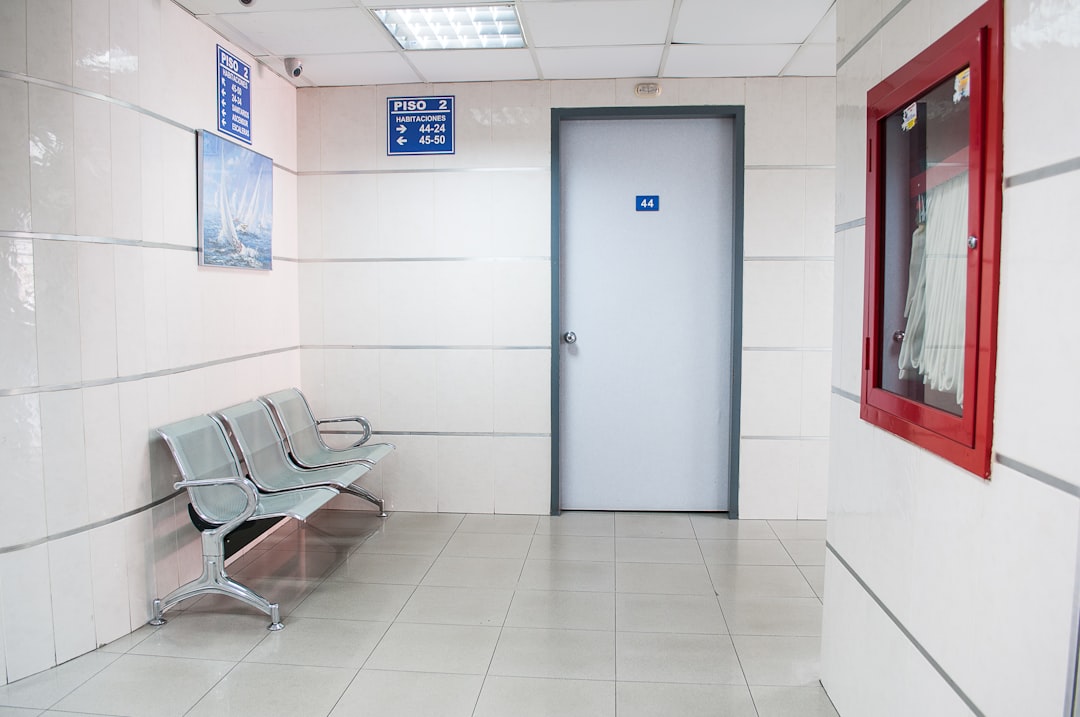 Phased hospital furniture delivery schedule with site readiness gates and room-complete kits