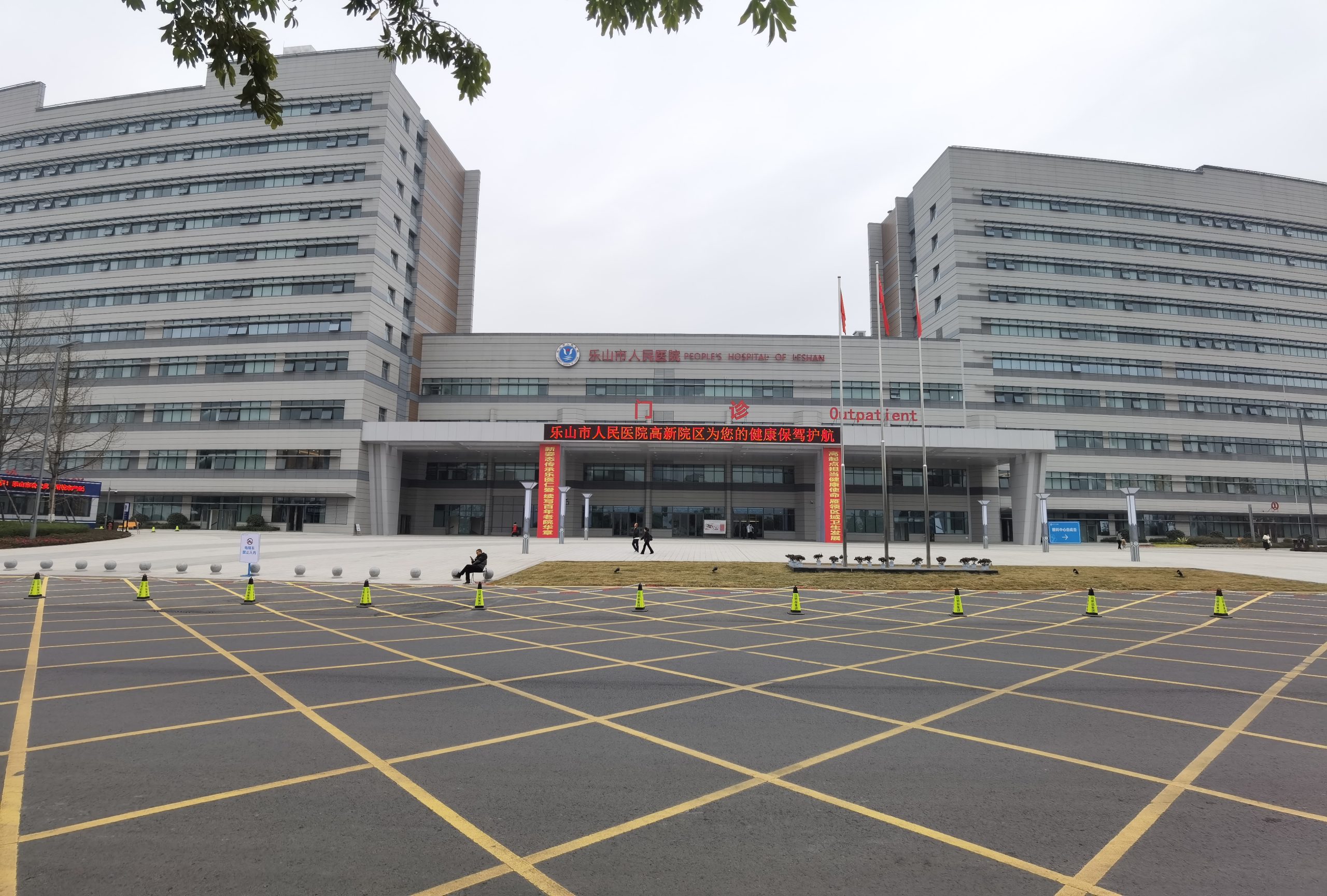 Leshan High-Tech Zone Hospital — Nursing Station Fit-Out