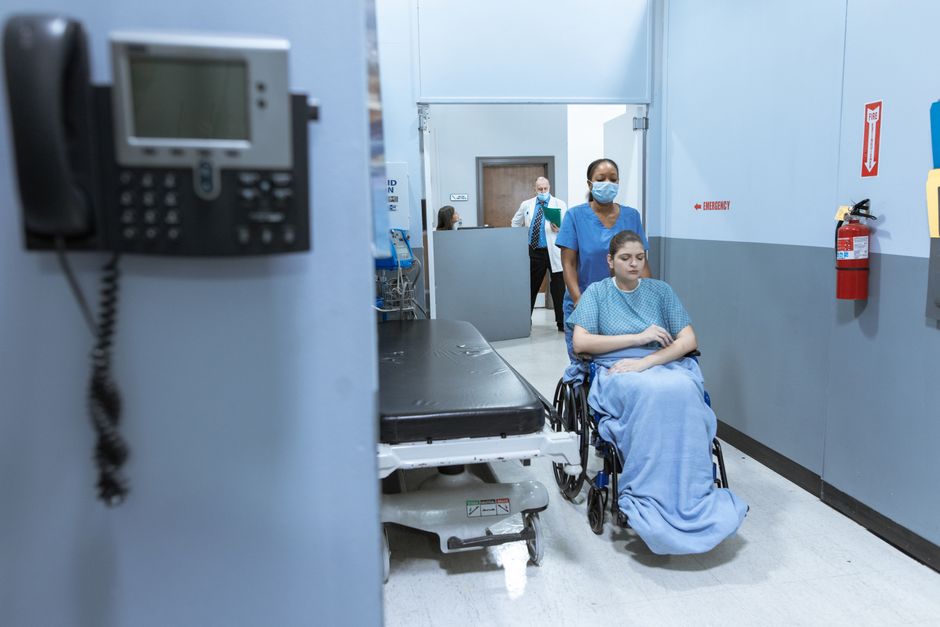 Hospital furniture commissioning phase best practices: new hospital patient room with bed and medical equipment ready for opening