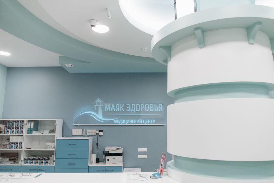 Hospital lobby with self-check-in kiosks and adjacent seating zones