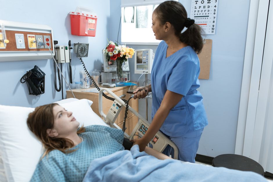 Hospital ward with adjustable adult medical beds specified for IEC 80601-2-52:2026 application environment 6